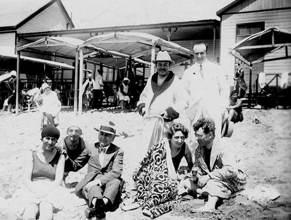 Turistas en una Playa de Mar del Plata en el año 1929.